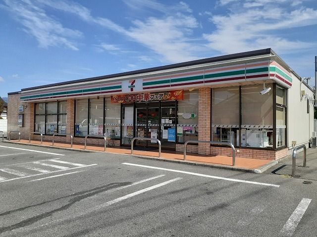 近くのセブンイレブン甲府大里店まで200m(徒歩3分)