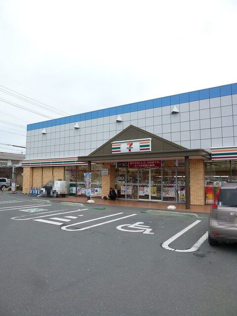 近くのセブンイレブン安曇川駅前店まで190m(徒歩3分)