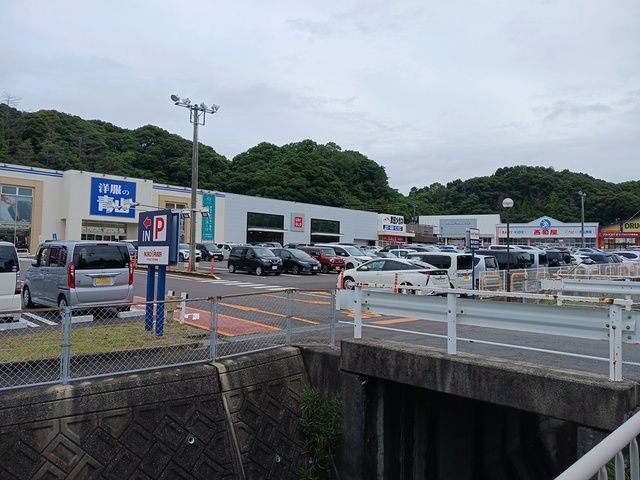 近くのアクロスプラザ諫早店まで726m(徒歩10分)
