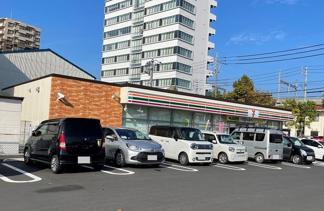 近くのセブンイレブン山口小郡御幸町店まで350m（徒歩5分）