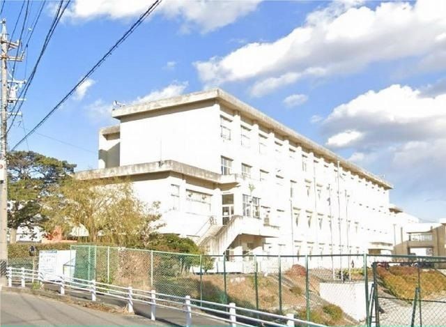 近くの知立南小学校まで600m(徒歩8分)