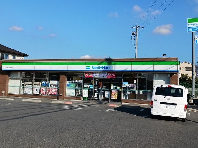 近くのファミリーマート東大阪玉串町西まで1,000m（徒歩13分）