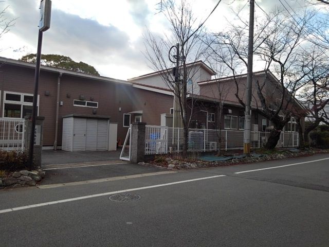 近くの松崎保育園まで850m（徒歩11分）