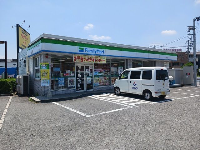 近くのファミリーマート諸福店様まで800m（徒歩10分）