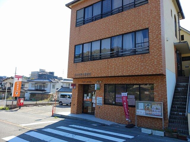 近くの郵便局まで496m（徒歩7分）