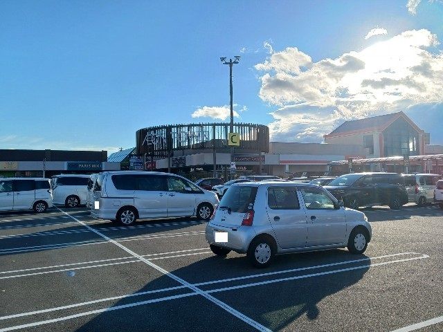 近くのイオンタウン弥冨まで1,270m（徒歩16分）