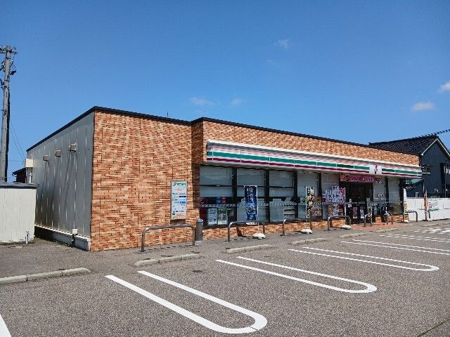 近くのセブンイレブン射水一番町店まで450m(徒歩6分)
