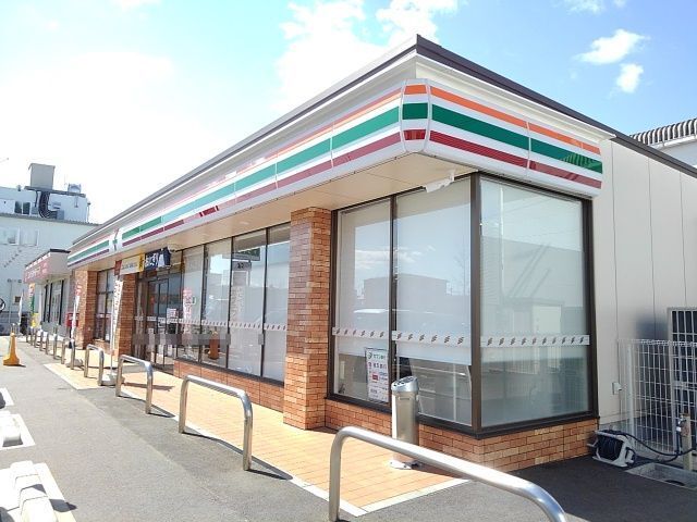 近くのセブンイレブンつんつく大橋南店まで600m（徒歩8分）