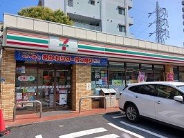 近くのセブンイレブンまで60m（徒歩1分）