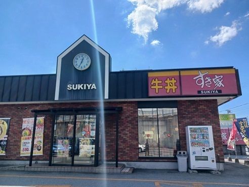 近くのすき家加古川東神吉店まで850m（徒歩11分）