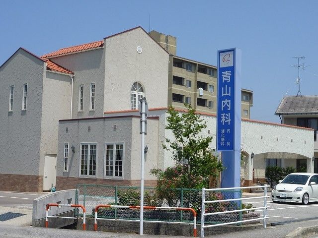 近くの青山内科まで500m(徒歩7分)