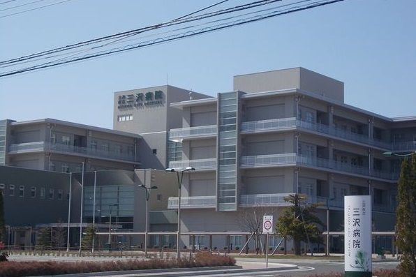 近くの市立三沢病院まで1,400m(徒歩18分)