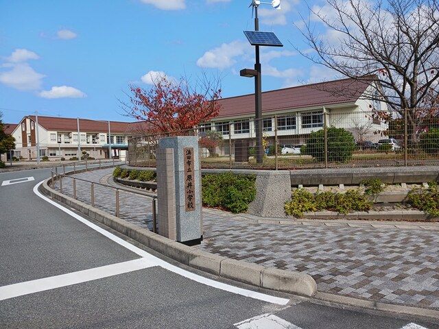 近くの原井小学校まで473m（徒歩6分）