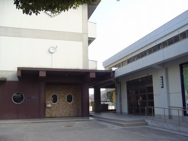 近くの大内小学校まで2,100m（徒歩27分）