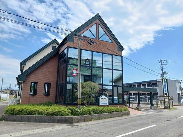 近くの中村内科胃腸科医院まで210m（徒歩3分）