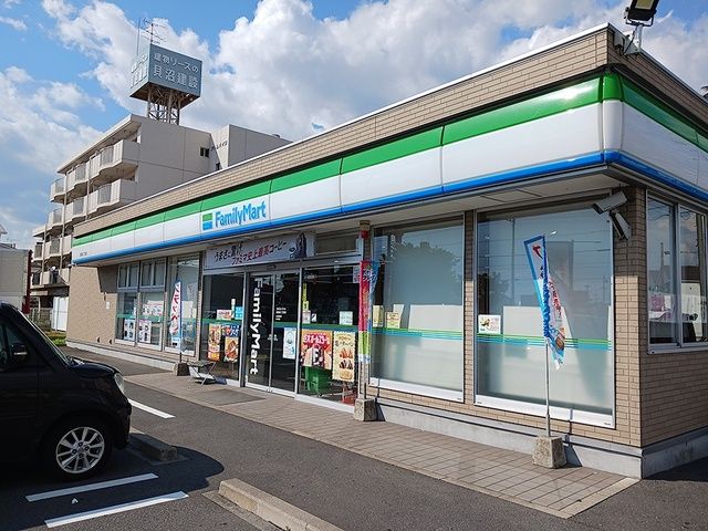 近くのファミーマート名古屋港宝神店まで190m（徒歩3分）