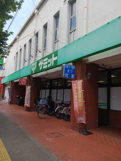 近くのサミットストア桜店まで130m(徒歩2分)