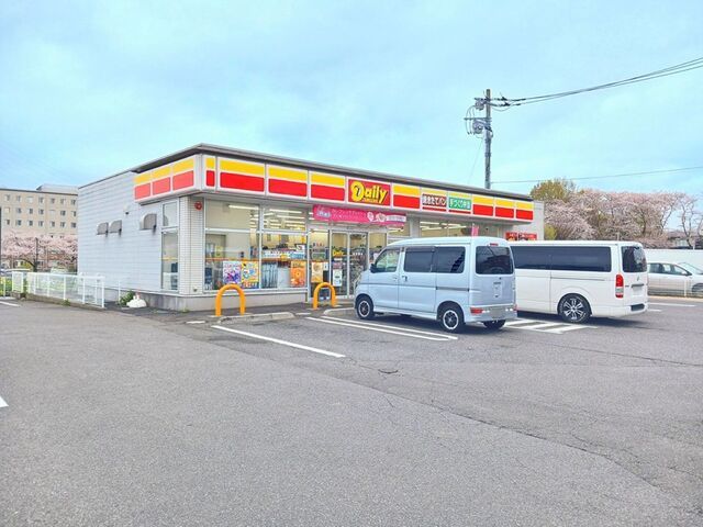近くのデイリーヤマザキ柏高田まで640m（徒歩8分）