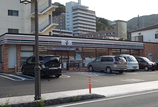 近くのセブンイレブン宮上店まで220m（徒歩3分）