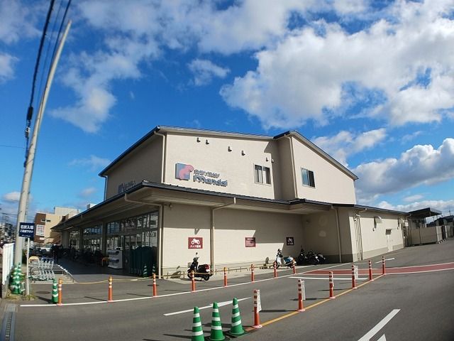 近くの万代 樫原店まで800m（徒歩10分）