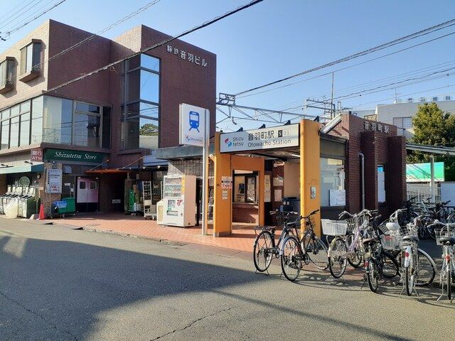 近くの音羽町駅まで450m（徒歩6分）