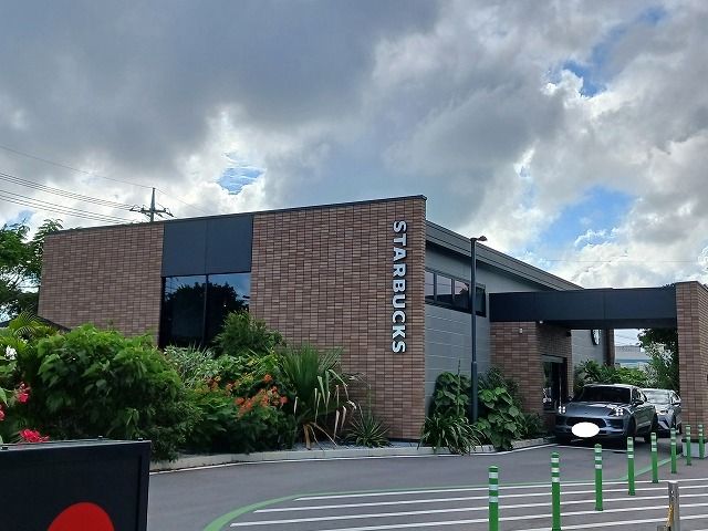 近くのスタバイオン名護店まで450m(徒歩6分)
