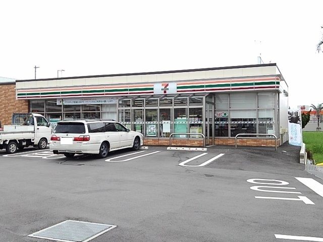近くのセブン名護大北4丁目店まで800m(徒歩10分)