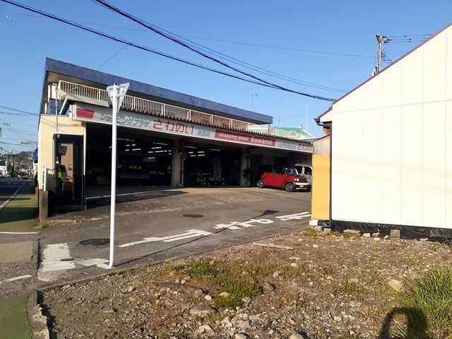 近くのショピングプラザさわのい池田店まで125m（徒歩2分）