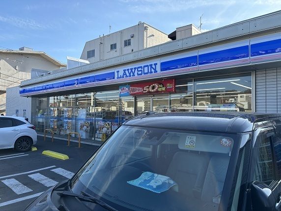 近くのローソン横須賀久里浜四丁目店まで550m（徒歩7分）