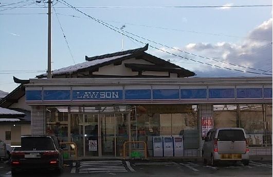 近くのローソンまで65m（徒歩1分）