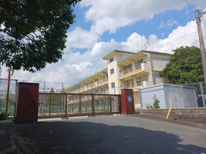 近くの北九州市立竹末小学校まで290m(徒歩4分)