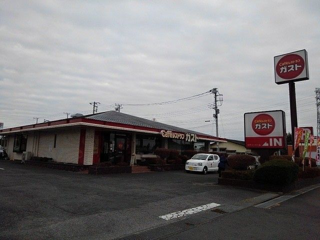 近くのガスト水戸インター店まで500m(徒歩7分)