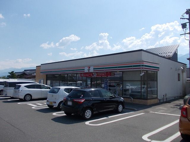 近くのセブンイレブン信濃常盤駅入口店まで1,000m（徒歩13分）
