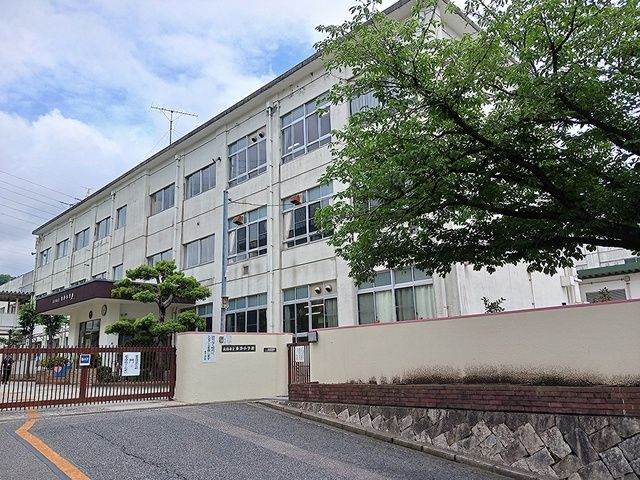 近くの広島市立東浄小学校まで240m（徒歩3分）