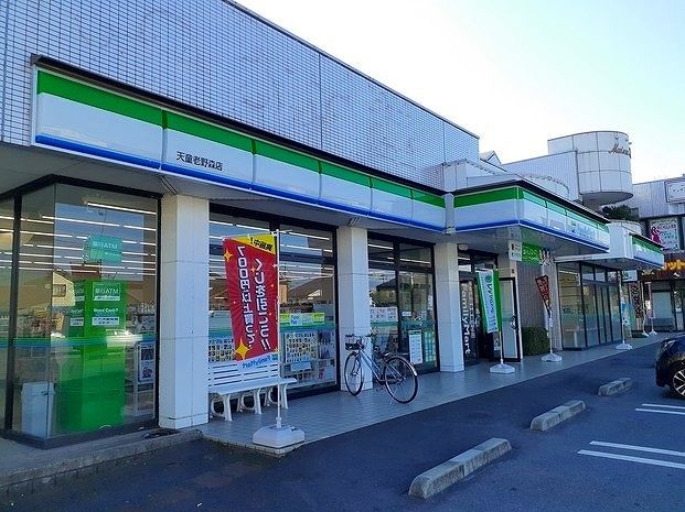 近くのファミリーマートまで200m(徒歩3分)