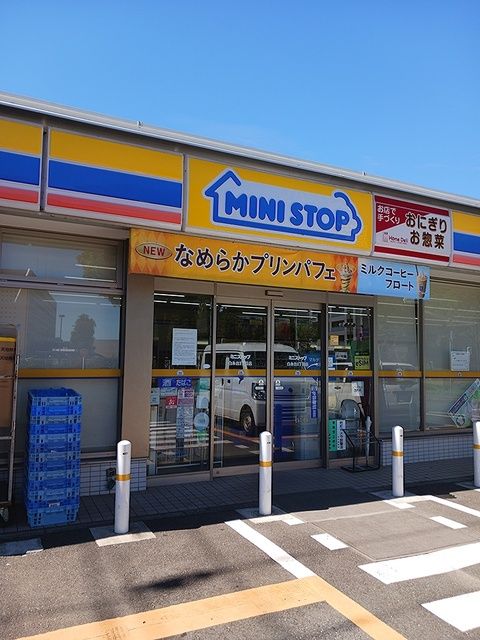 近くのミニストップまで518m（徒歩7分）