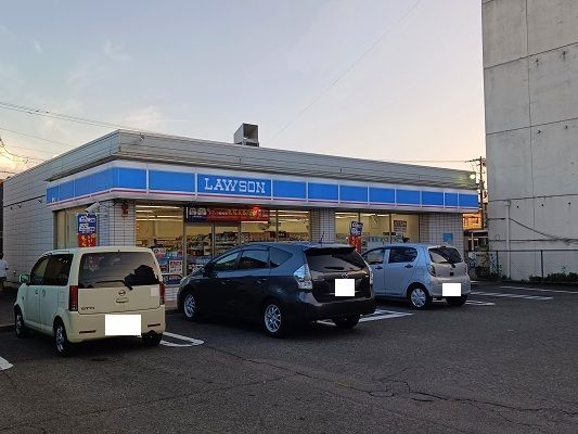 近くのセブンイレブン学園２丁目店まで450m（徒歩6分）