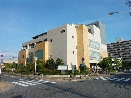 近くの名古屋市中川図書館まで700m(徒歩9分)