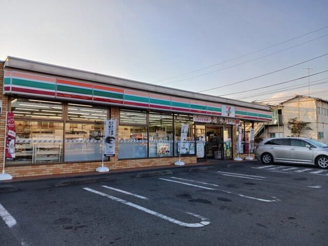 近くのセブンイレブン妻田北3丁目店まで250m（徒歩4分）