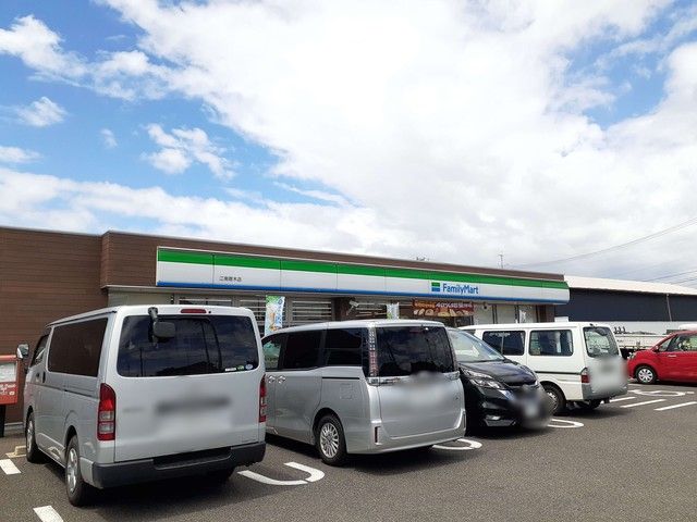 近くのファミリーマート　江南寄木店まで450m（徒歩6分）