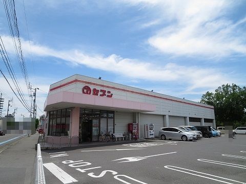 近くのスーパーセブン中吉野店まで800m(徒歩10分)
