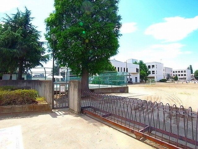 近くの大泉町立北小学校まで200m（徒歩3分）