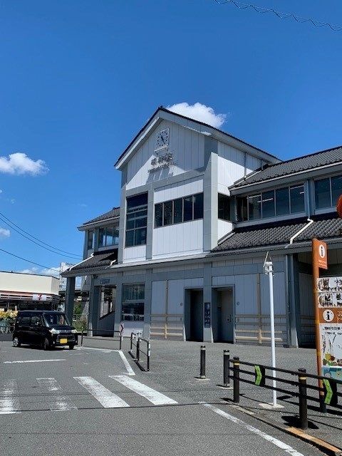 近くの羽村駅西口まで780m(徒歩10分)