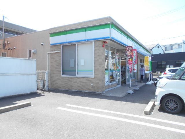 近くのファミリーマート岐阜新北島店まで150m（徒歩2分）
