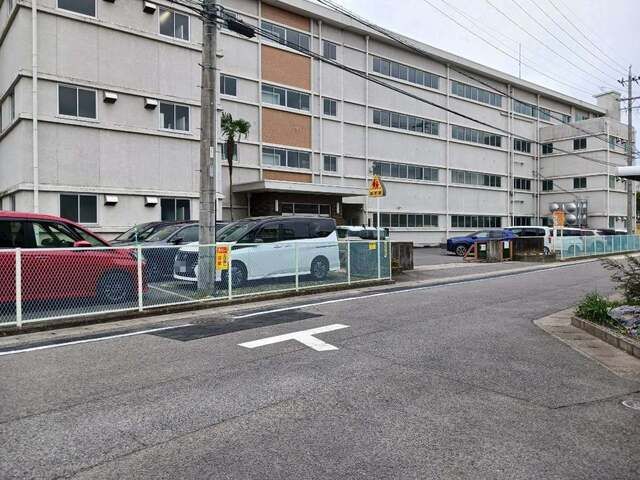 近くの岐阜市立島小学校まで900m（徒歩12分）
