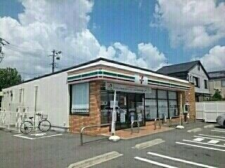 近くのセブンイレブン大府半月町店まで550m（徒歩7分）