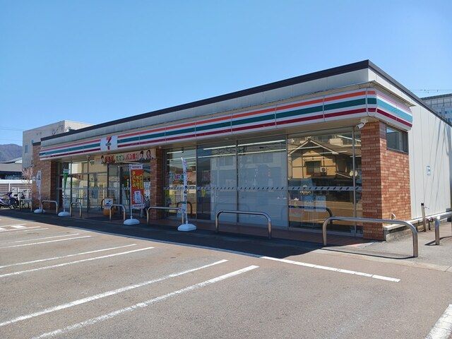 近くのセブンイレブン会津山鹿店まで650m(徒歩9分)
