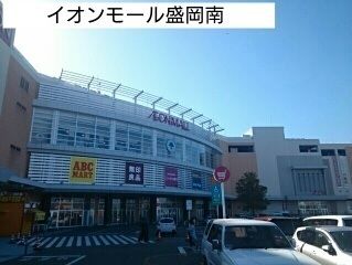 近くのショッピングモールまで800m(徒歩10分)