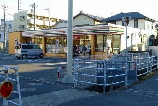近くのセブンイレブンまで750m（徒歩10分）