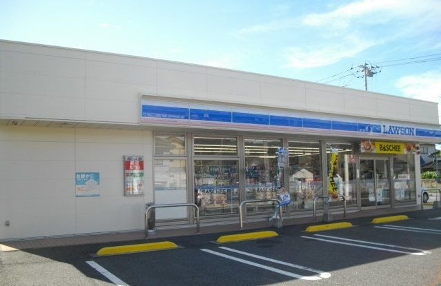 近くのローソン中川三丁目店まで450m（徒歩6分）